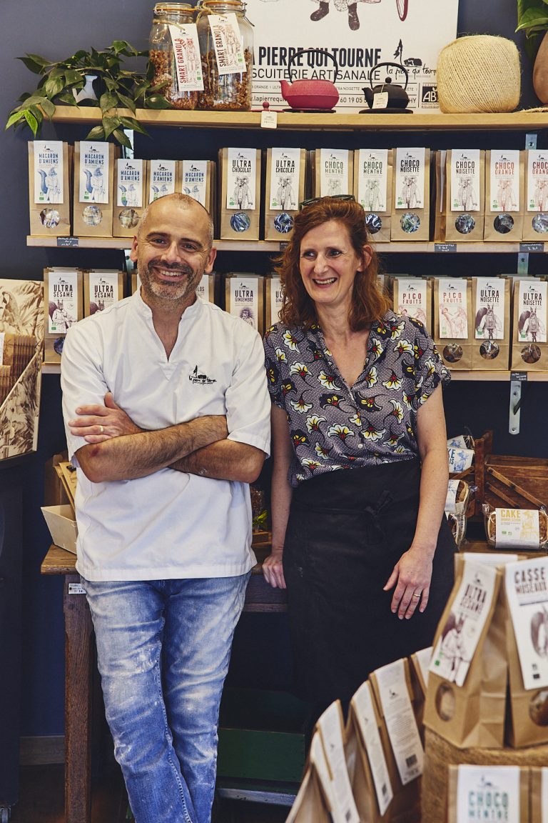Les artisans de La Pierre qui tourne dans leur boutique